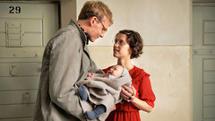 Hans Coppi und Liv Lisa Fries mit Baby im Film