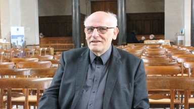 Klaus Büstrin in der evangelischen Kirche in Potsdam.