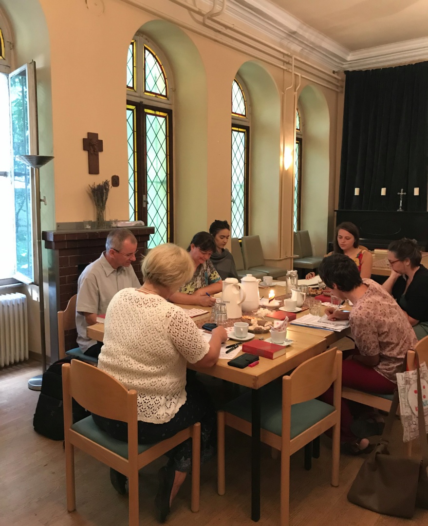 Ökumenisches Treffen im Gemeindehaus: Hier werden die Termin der kommenden drei Monate besprochen.