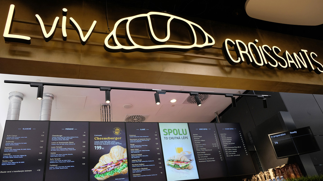 Ukrainischen Fast-Food-Kette "Lviv Croissants" im Prager Einkaufszentrum Palladium