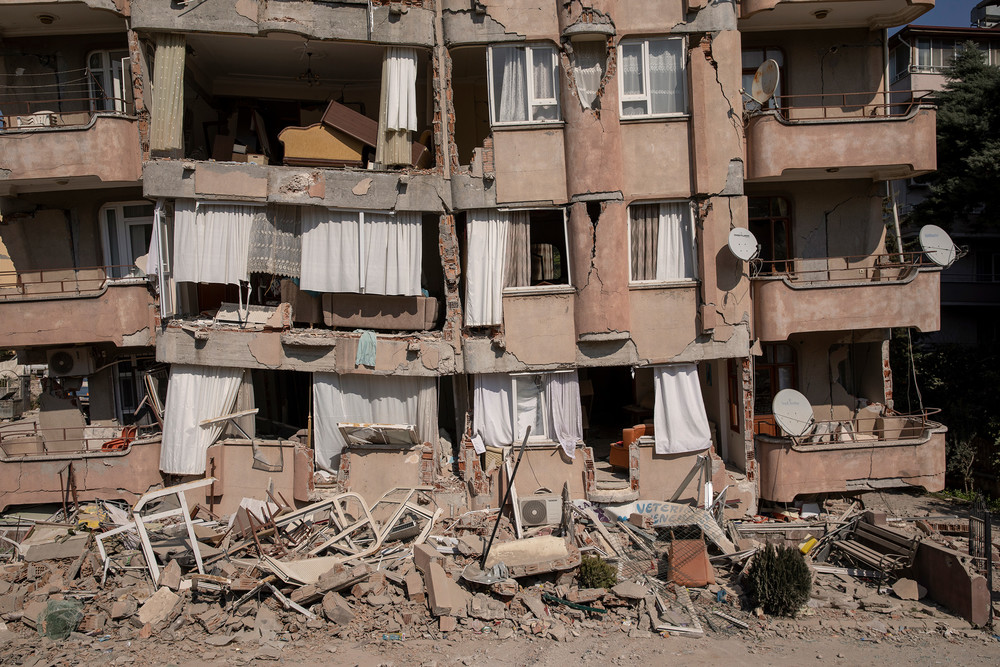 Ein eingestürztes Gebäude in Hatay.