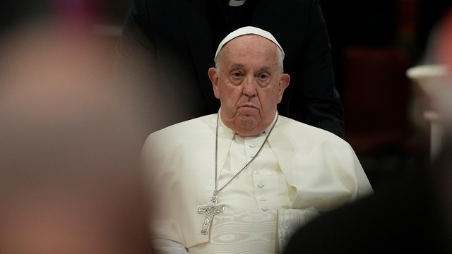 Papst Franziskus nimmt an einem Friedensgebet in der Basilika Santa Maria Maggiore in Rom teil.