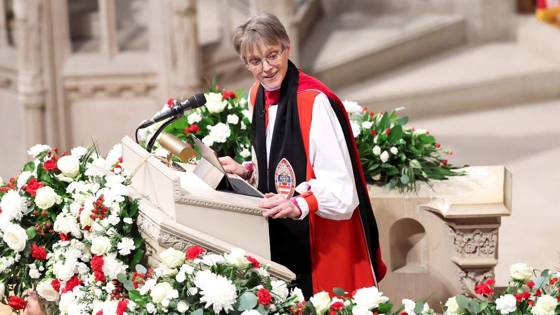 Bischöfin Mariann Edgar Budde wendet sich in der Washington National Cathedral direkt an Donald Trump