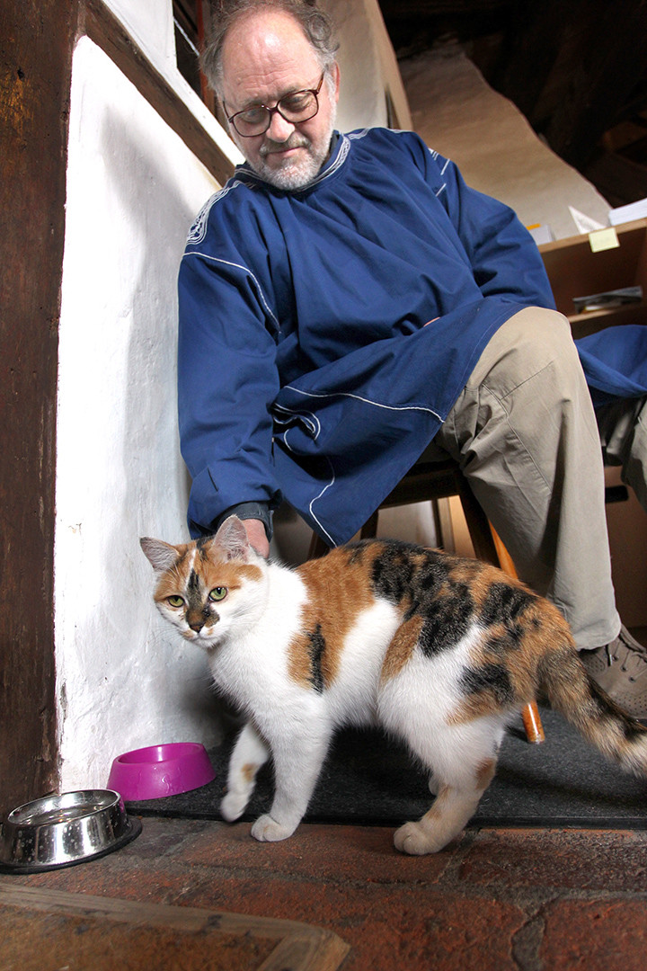 Türmer Günther Burger mit Katze