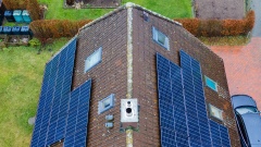 Privathaus mit Photovoltaik Anlage auf dem Dach