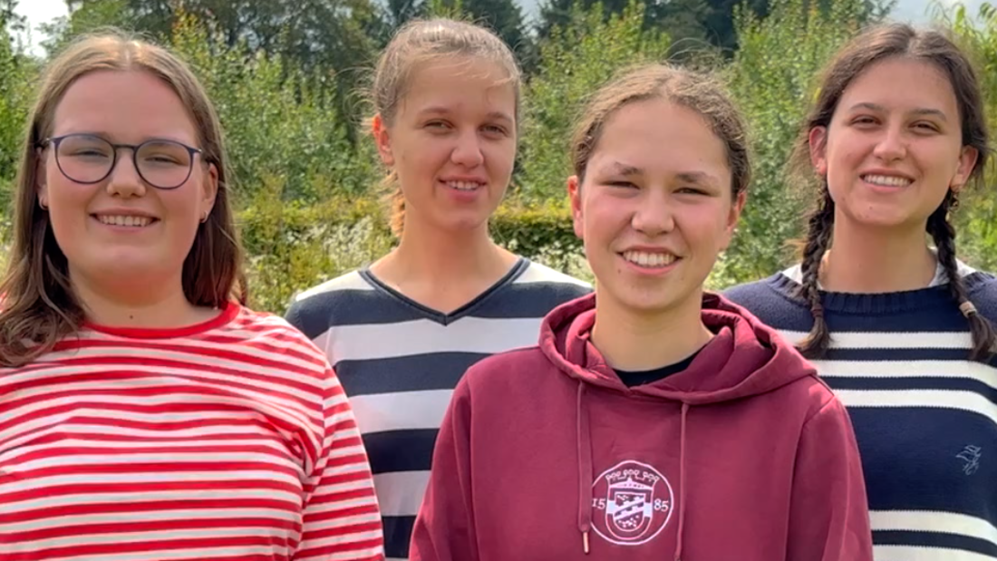 Emily, Emma, Jule und Jana haben über netzwerk-m ein Freiwilliges Internationales Jahr in Österreich in einem christlichen Gästehaus in den Alpen gemacht.