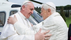 Zusammentreffen der beiden Päpste Franziskus und Benedikt am 23.03.2013 