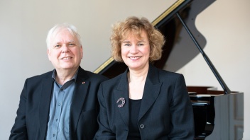 Volker Ahmels und Friederike Haufe am Klavier