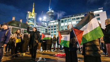 Palästineser-Flaggen gegen die militärische Intervention von Israel in Gaza