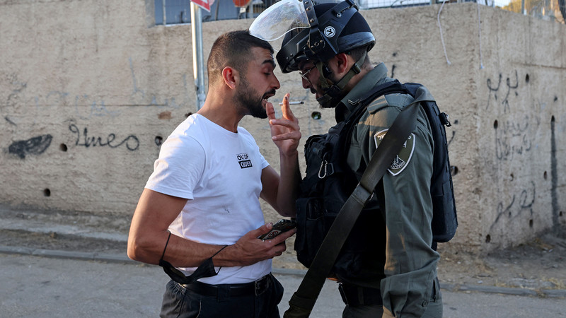 Streit zwischen einem Palästinenser und einem Mitglied der israelischen Sicherheitskräfte am Jahrestag der Nakba in Ostjerusalem 