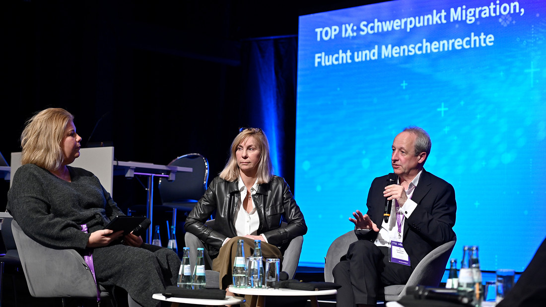 Podiumsdiskussion zum Schwerpunktthema "Migration, Flucht und Menschenrechte" auf der EKD-Synode