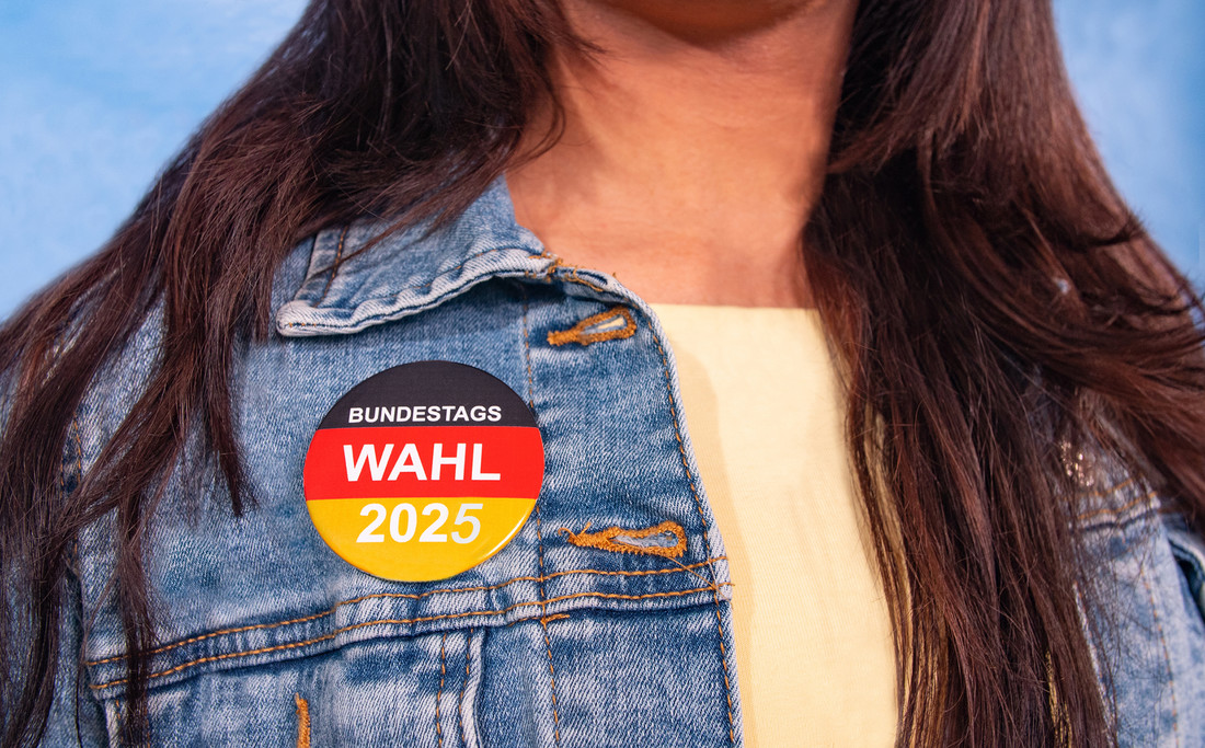 Bundestagswahl 2025 Button auf Jeansjacke