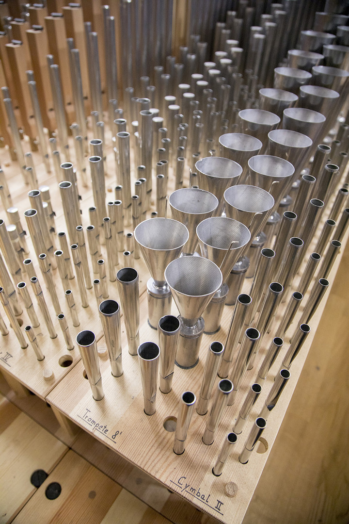 Details der Orgelpfeiffen im Orgel-Inneren