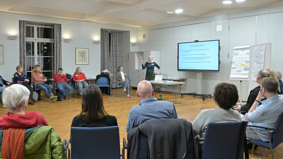 Gesprächsrunde beim"Letzte-Hilfe-Kurs" im Mutterhaus der Diakonissen in Speyer