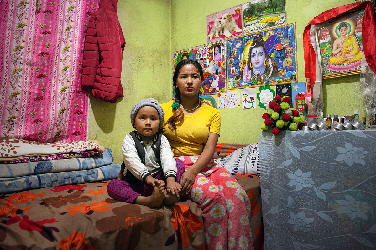 Migma und ihr Sohn Milan leben in einem winzigen Zimmer in Kathmandu 