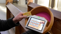 Digitaler Kollektenkorb in der evangelischen Salvatorkirche in Duisburg wird getestet.