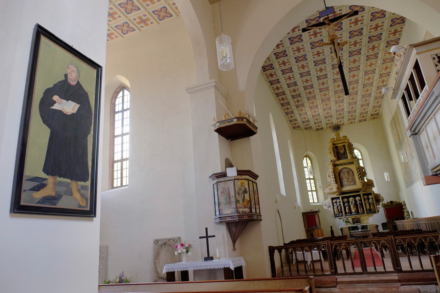 Die evangelische Autobahn-, Stadt- und Klosterkirche Brehna von innen.