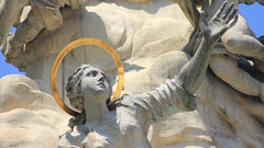 Heiligenschein an Statue