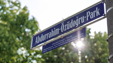 Schild "Abdurrahim-Özüdogru-Park" 