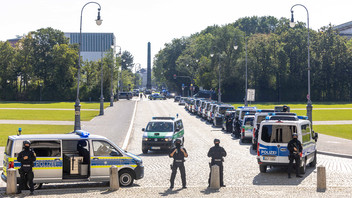 Polizei vor NS-Dokumentationszentrum