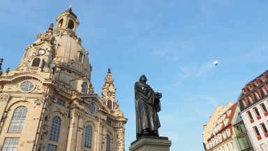 Dresdner Frauenkirche - Außenansicht mit Martin Luther Skulptur