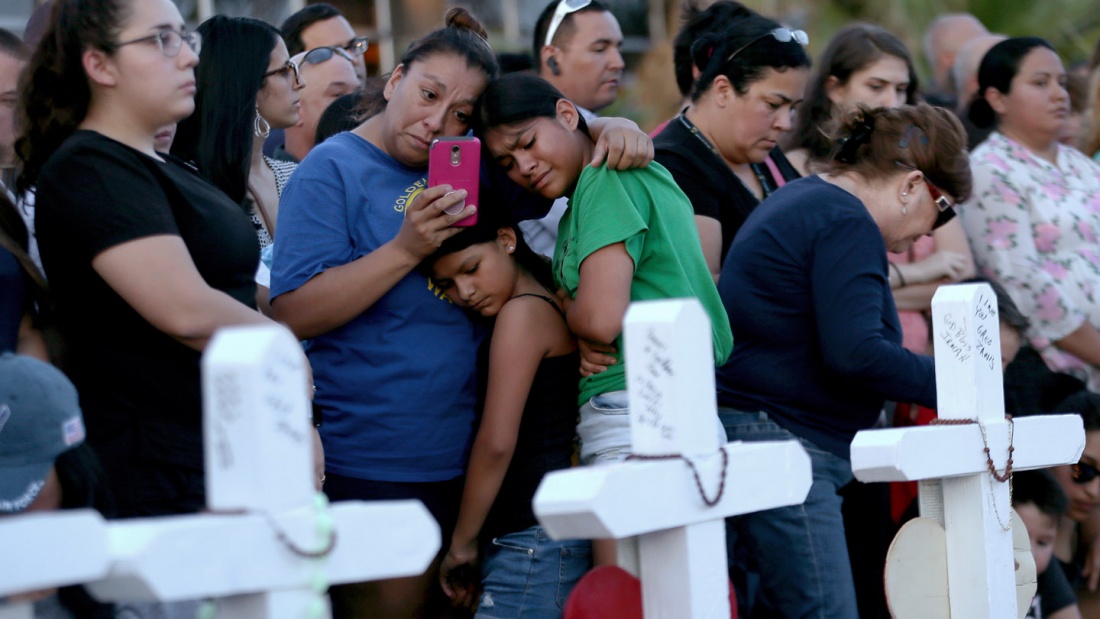 Angehörige der Opfer des Massakers in El Paso 