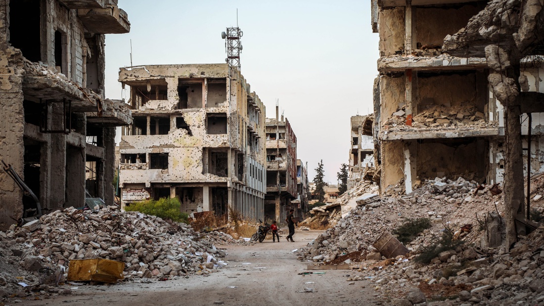 Zerstörte Häuser und Schutt in Daraa in Syrien