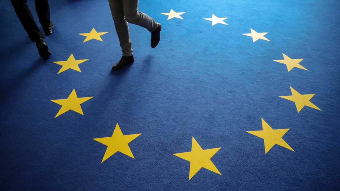 Teppichboden in den Farben der EU-Flagge 