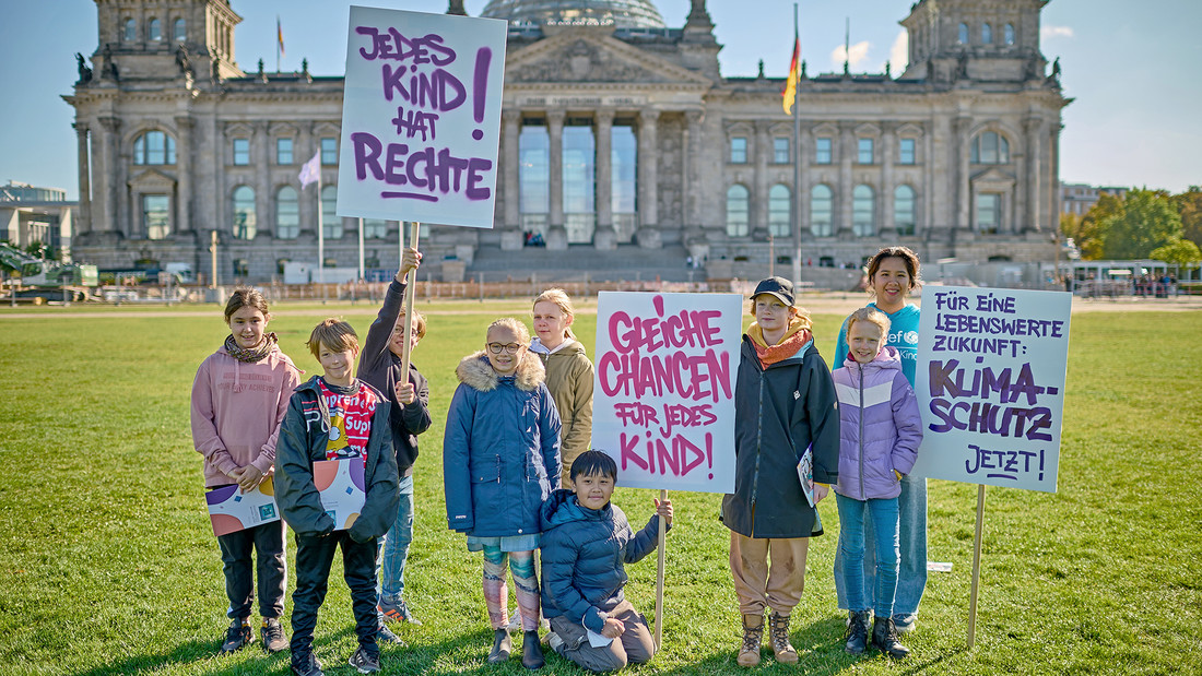 Aktion des Weltkinderhilfswerk UNICEF Deutschland vor dem Bundestag