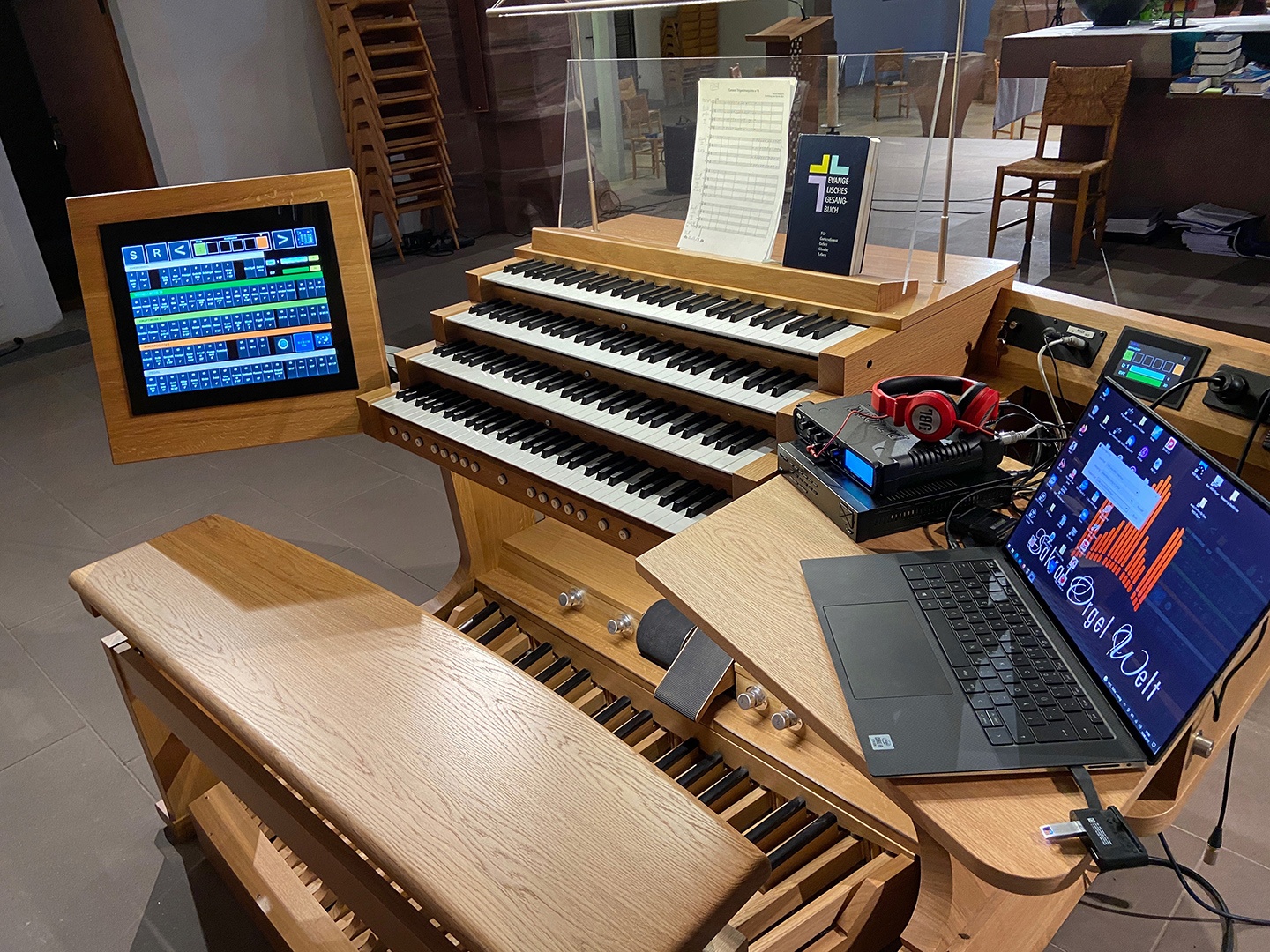 Laptops an der Orgel