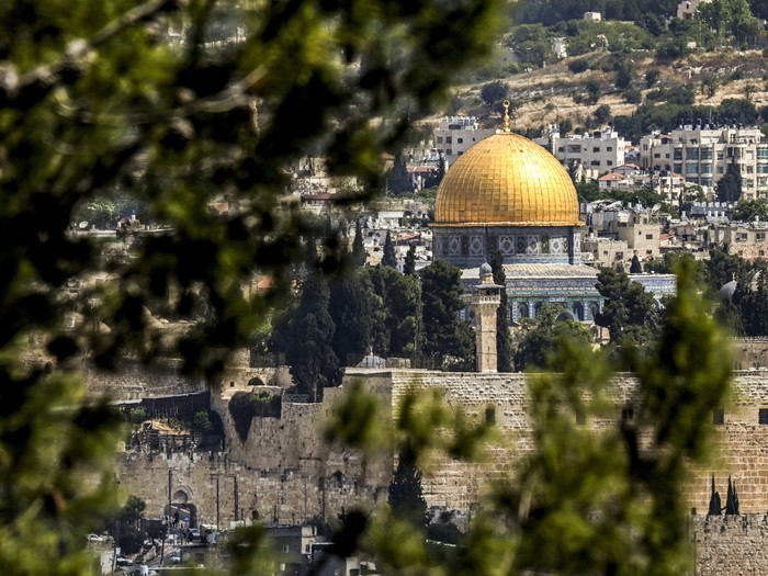 erusalems südlichem Stadtteil Arnona zeigt einen Blick auf den goldenen Felsendom auf dem Gelände der Aqsa-Moschee in der Altstadt von Jerusalem