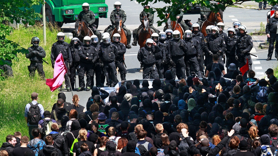 Polizeieinsatz in Dortmund bei einen Aufmarsch gegen knapp 900 Neonazis 