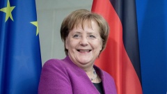 Angela Merkel stet zu humanitärem Verhalten im Flüchtlingssommer 2015. 