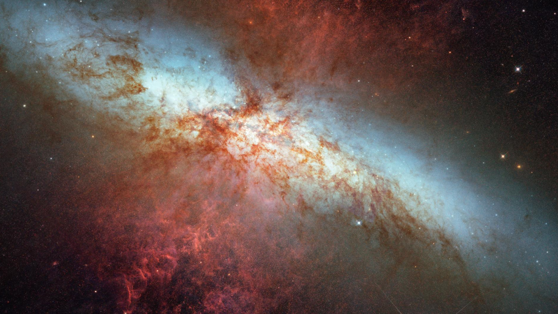 Hubble Monitors Supernova In Nearby Galaxy M82 (NASA)