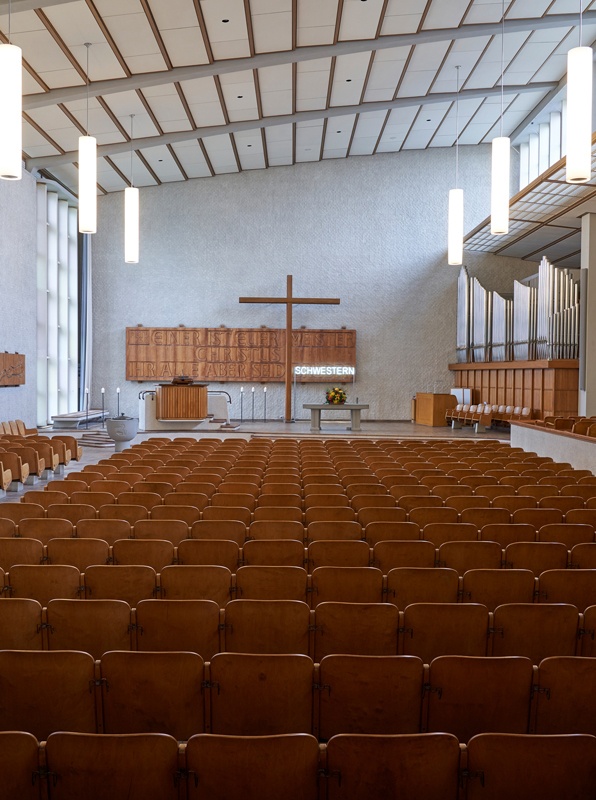 Reformierte Kirche Zürich-Altstetten, Innenraum, Blick zum Altar