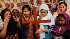 Pakistanische Christinnen beten für die wegen Blasphemie zum Tode verurteilte Christin Asia Bibi.