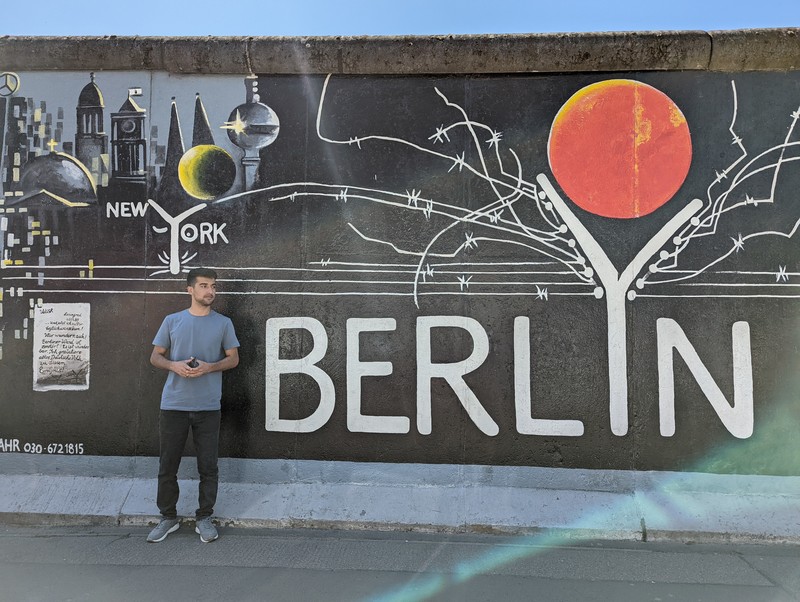 Junger Mann Javad in Berlin 