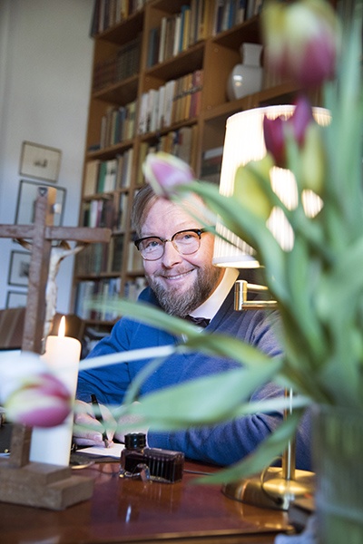 Diakon Dirk Hartung schreibt Briefe an Gemeindeglieder