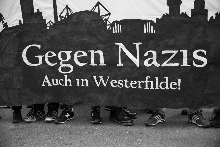 Transparent "Gegen Nazis,. Auch in Westerfilde!"