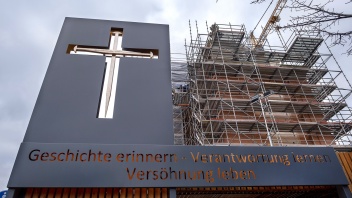 Der neue Potsdamer Garnisonkirchturm im Gerüst.