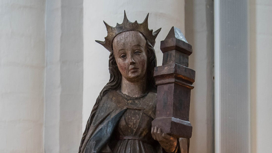 Holzfigur der Heiligen Barbara