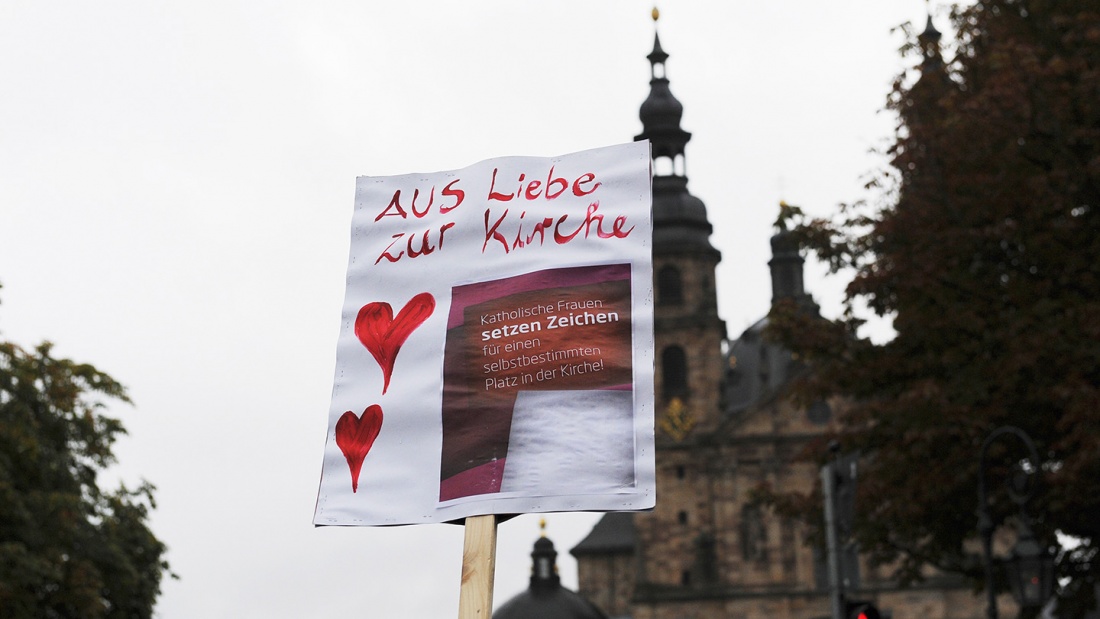 rauen der Initiative &quot;Maria 2.0.&quot; aus Kassel demonstrierten am 26.09.19 in Fulda.