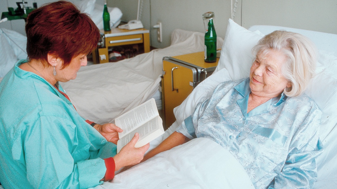 "Grüne Damen" schenken Zeit im Krankenhaus