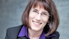 Geschäftsführerin Birgit Arndt verkündet Kooperationen in der evangelischen Printpublizistik. 