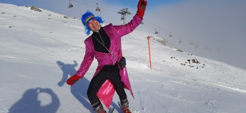 Drag-Queen Margot auf der Skipiste.