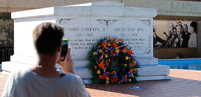 Die Gruft von Martin Luther King und seiner Frau Coretta Scott King in Atlanta/Georgia 