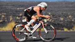 Ironman Raimund Schulz auf dem Fahrrad