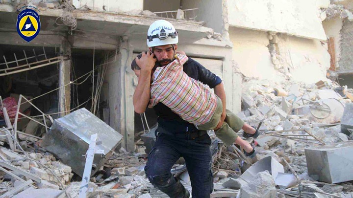 Rettung von Zivilisten im syrischen Bürgerkrieg durch die Freiwilligen-Organisation Weißhelme (Archiv).