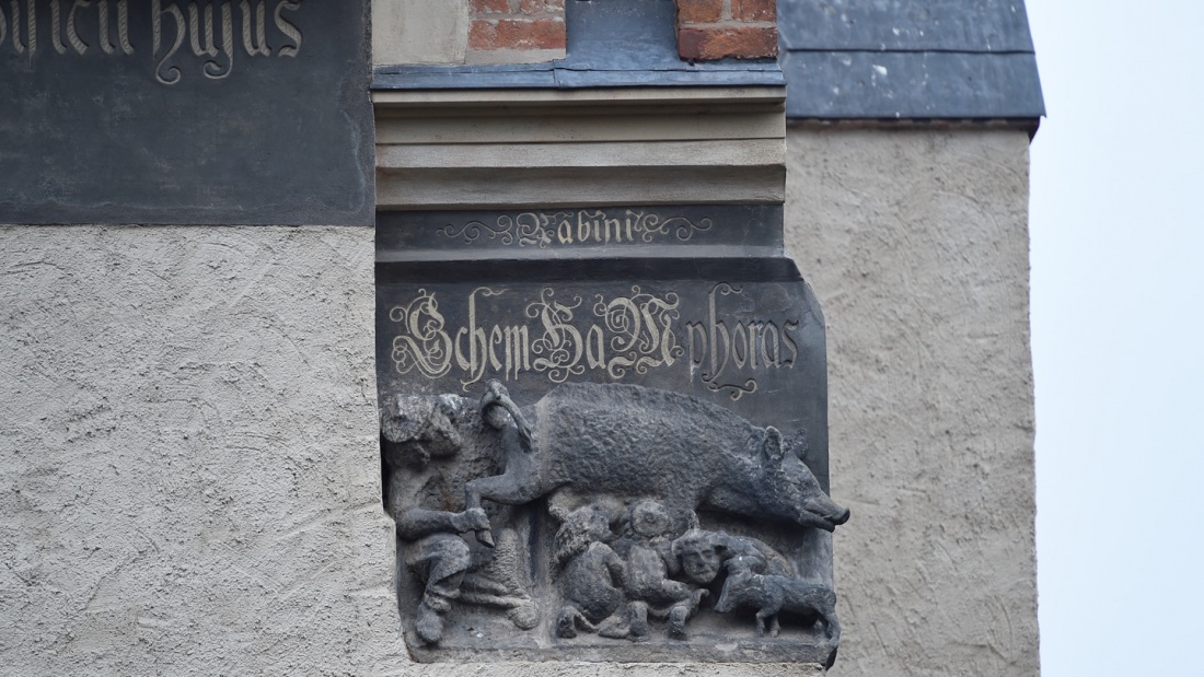 Mittelalterliche “Judensau“ ein Schmäh- u. Spottbild auf die Juden, an der Stadtkirche St. Marien in der Lutherstadt Wittenberg.