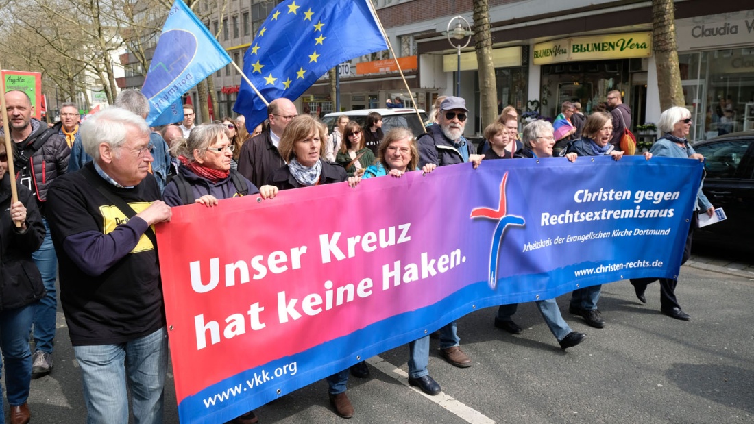Gegendemonstration gegen eine Neonazi-Demo in Dortmund mit Beteiligung der Kirchen.